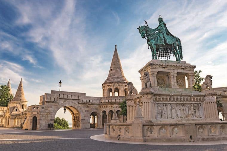 /Assets/Desktop/CruiseGallery/Thumb/magnificenteurope_budapest_fishermansbastion_ss_323753915_gallery.jpg