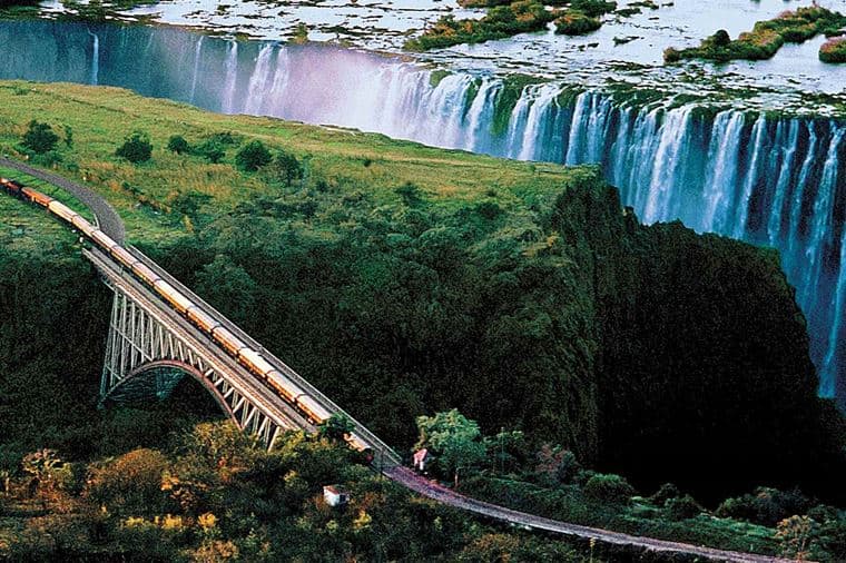 /Assets/Desktop/CruiseGallery/Thumb/riversrails_RVRVicFallsBridge2HighRes_UG2_49849_gallery.jpg