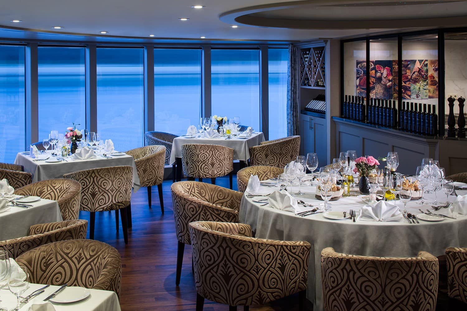 https://www.amawaterways.com/Assets/Ships/Large/ataglance_amaprima_dining.jpg